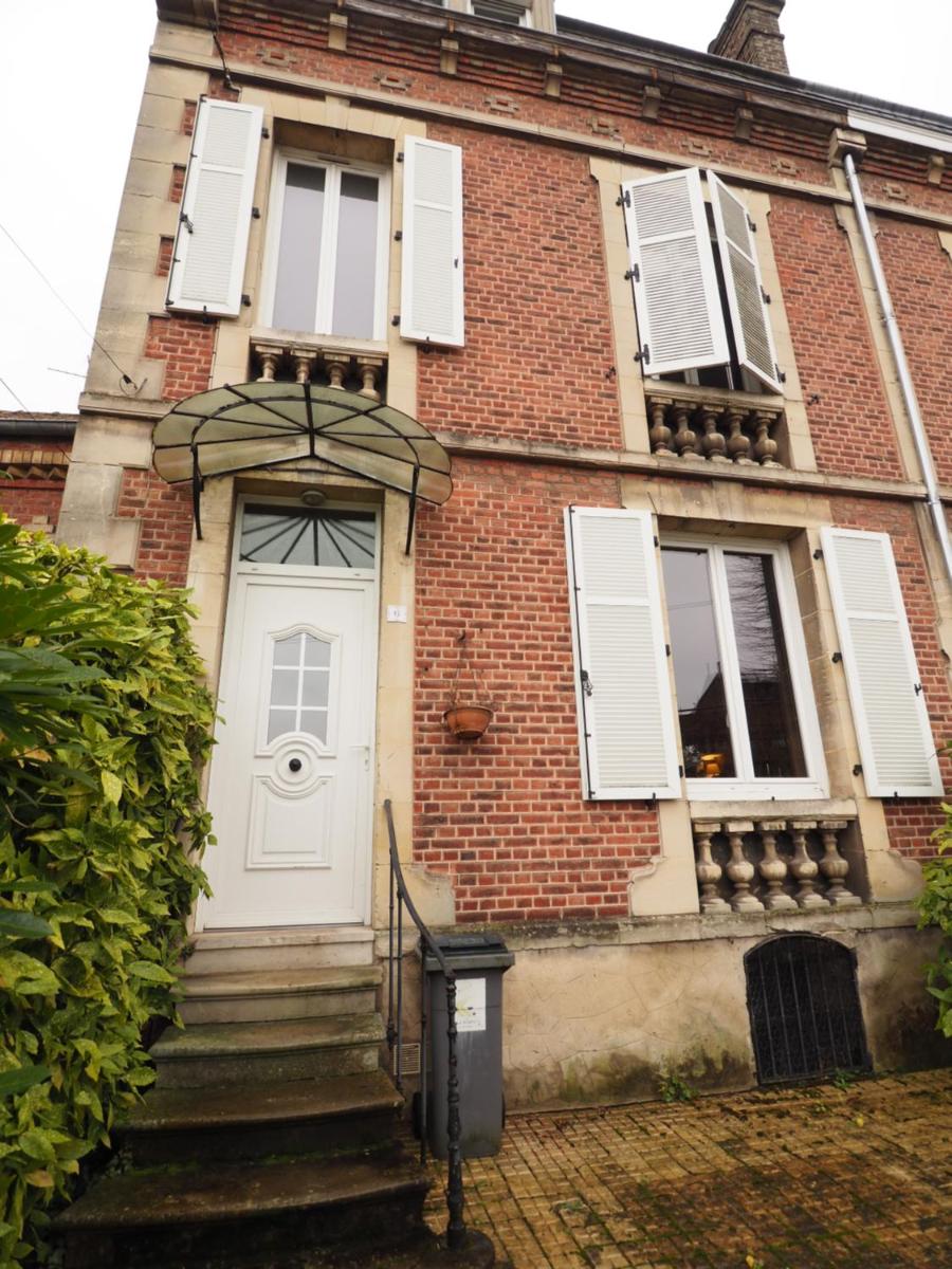Elegant Bourgeoise Style House with Garden - Housity