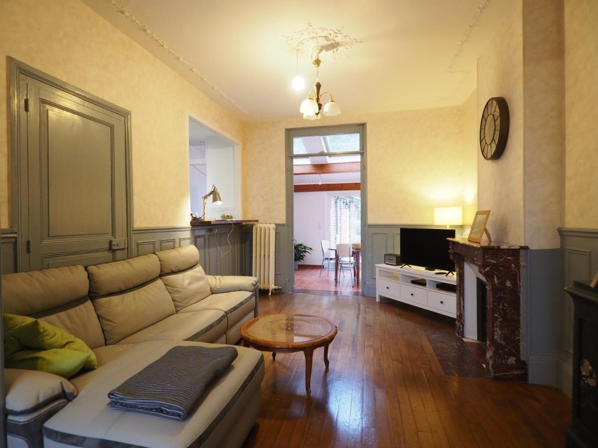 Elegant Bourgeoise Style House with Garden - Housity