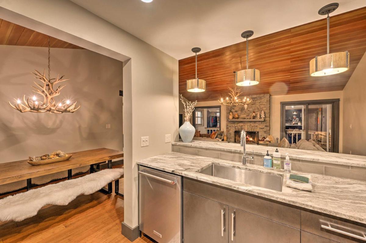 Riverfront Condo Mtn Views, 1 Mi to Ski Lift - Housity