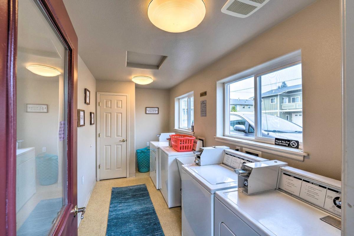 Apartment with Gas Fireplace about half Mi to Beach! - Housity