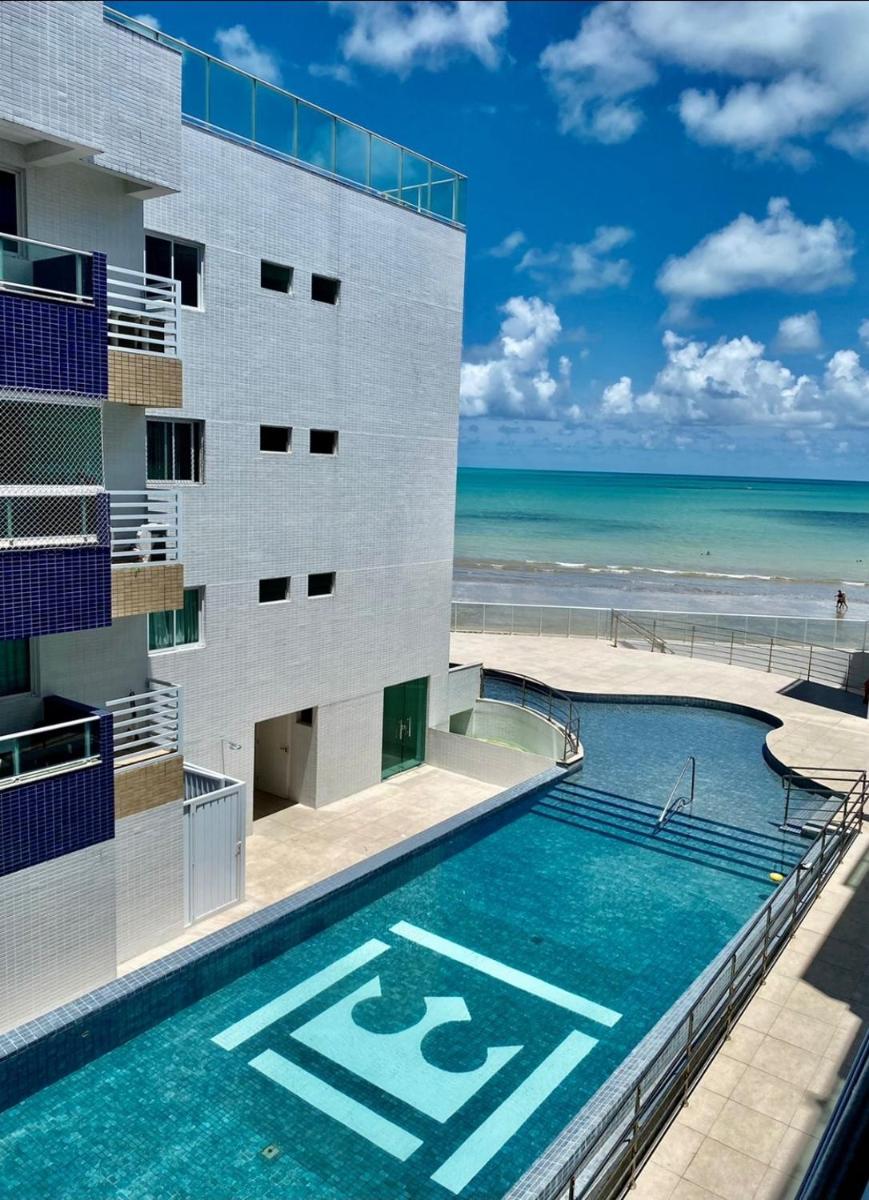 Charmoso Apartamento Pé na Areia Bessa - Housity