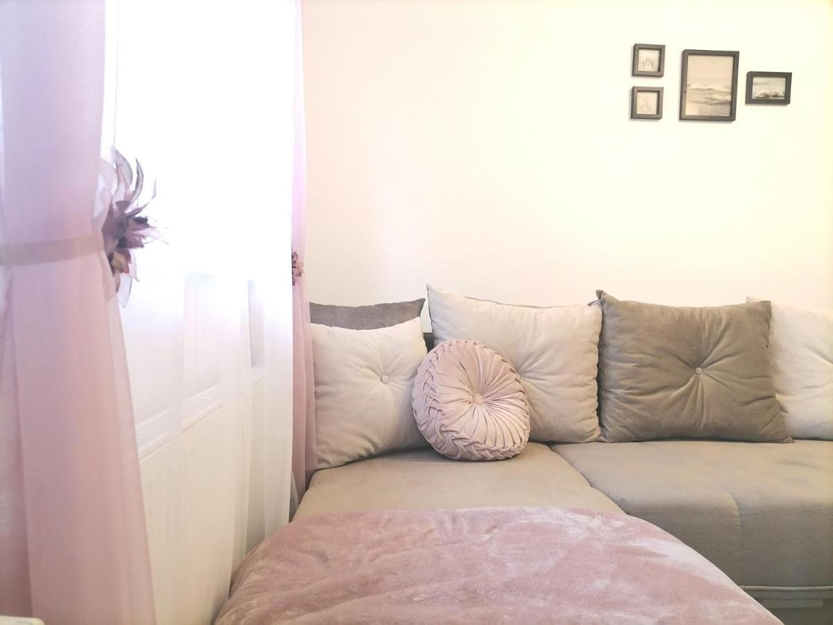 Lena - Housity