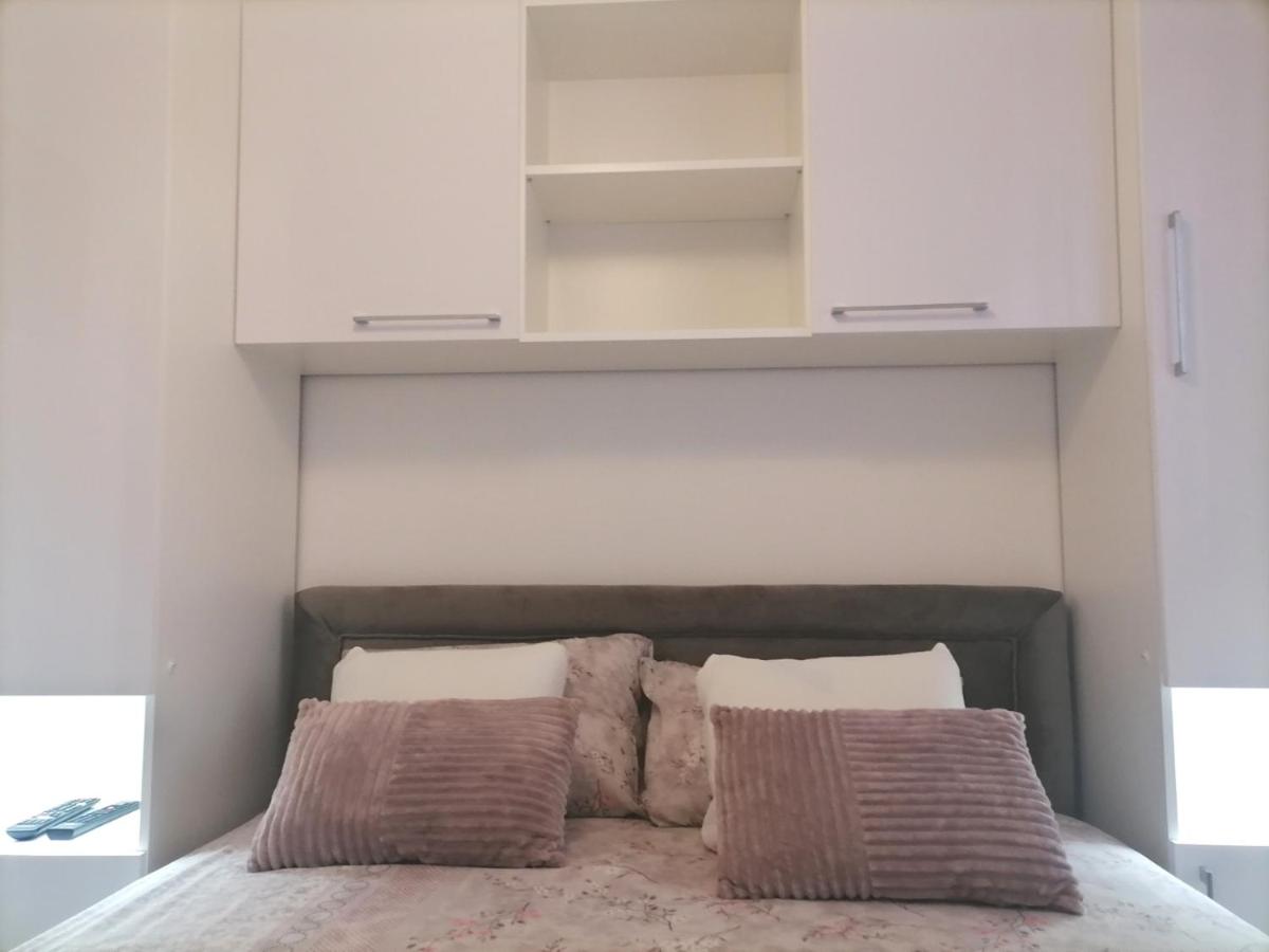Lena - Housity