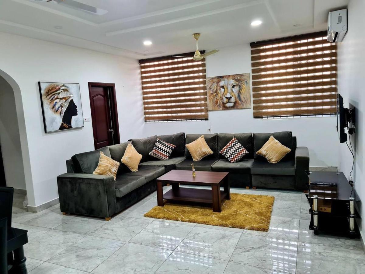 Gorgeous Quiet & Comfy-Close to Highway-Parking - Housity