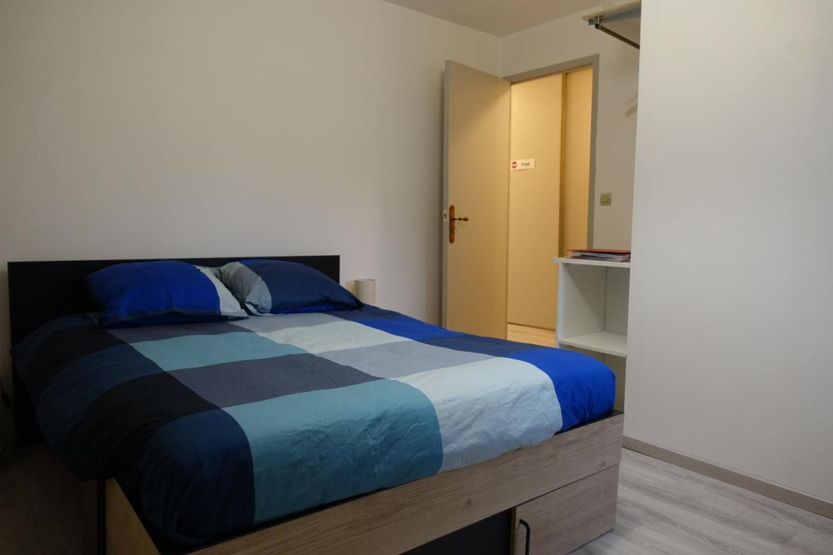 Tout un 2eme étage à 300 mètres de la mer, chez l'habitant ! - Housity