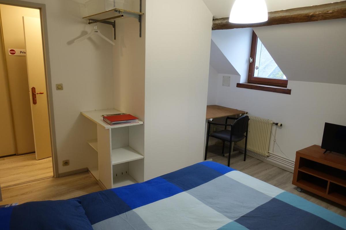 Tout un 2eme étage à 300 mètres de la mer, chez l'habitant ! - Housity