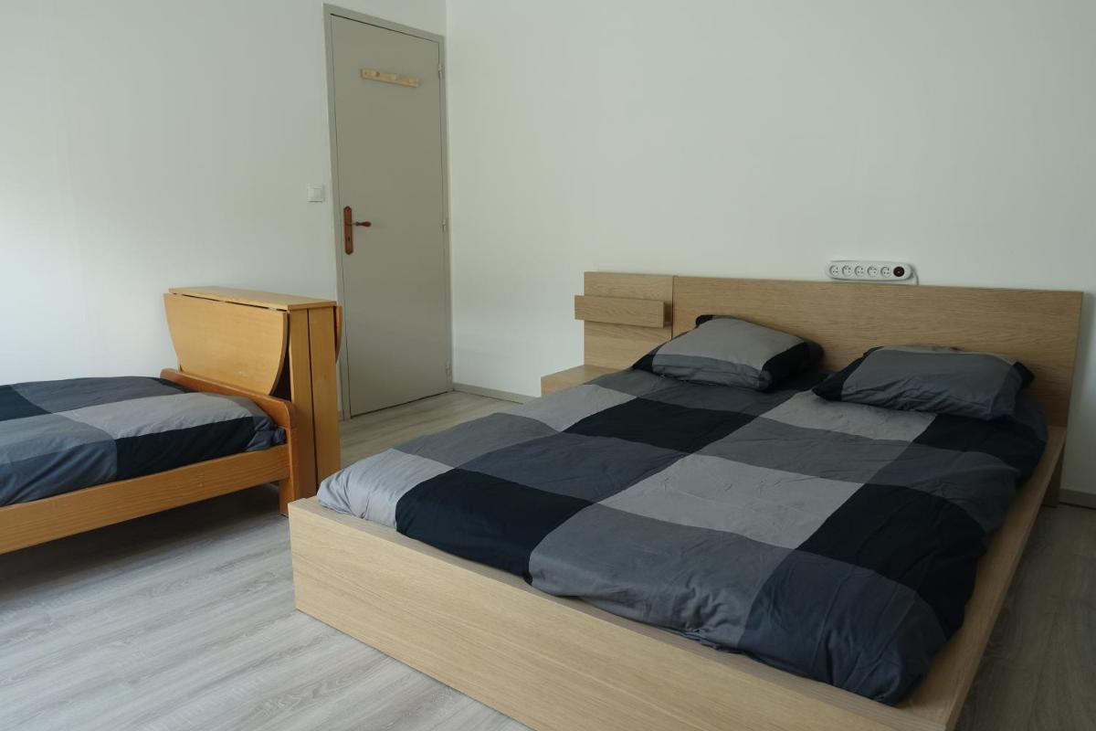 Tout un 2eme étage à 300 mètres de la mer, chez l'habitant ! - Housity
