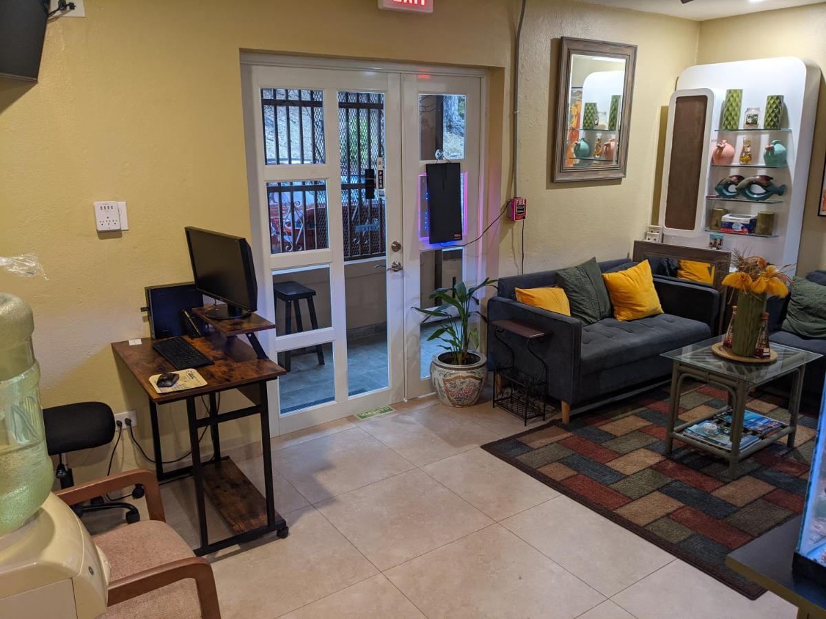 Midtown Guest House - Housity