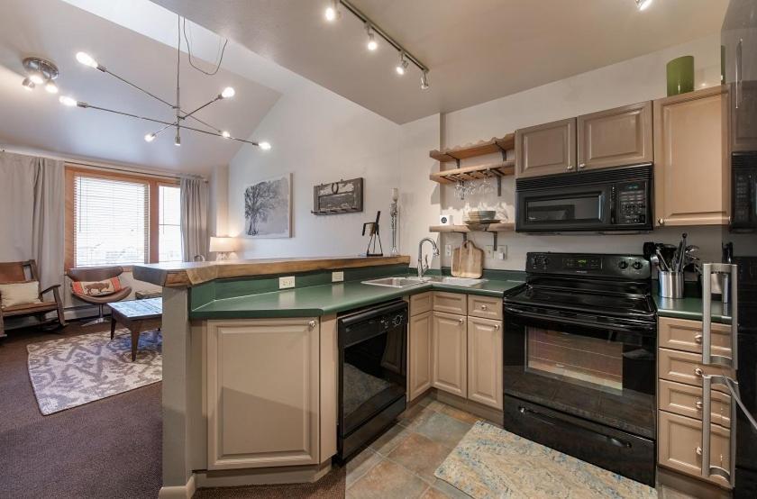 Lovely Mountain Adventure Zephyr Mountain Lodge Condo with Ski Storage condo - Housity