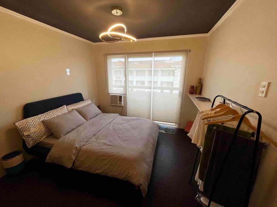 Cozy Ocean Blue Condo 43in TV & Netflix - Housity
