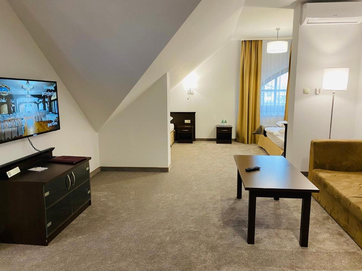 Hotel Tadeusz - Housity