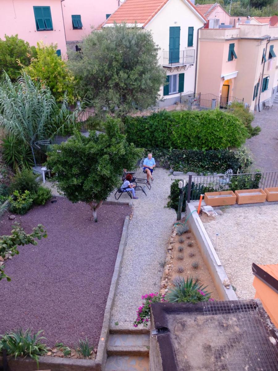 Quieta casetta in una Liguria insolita - Housity