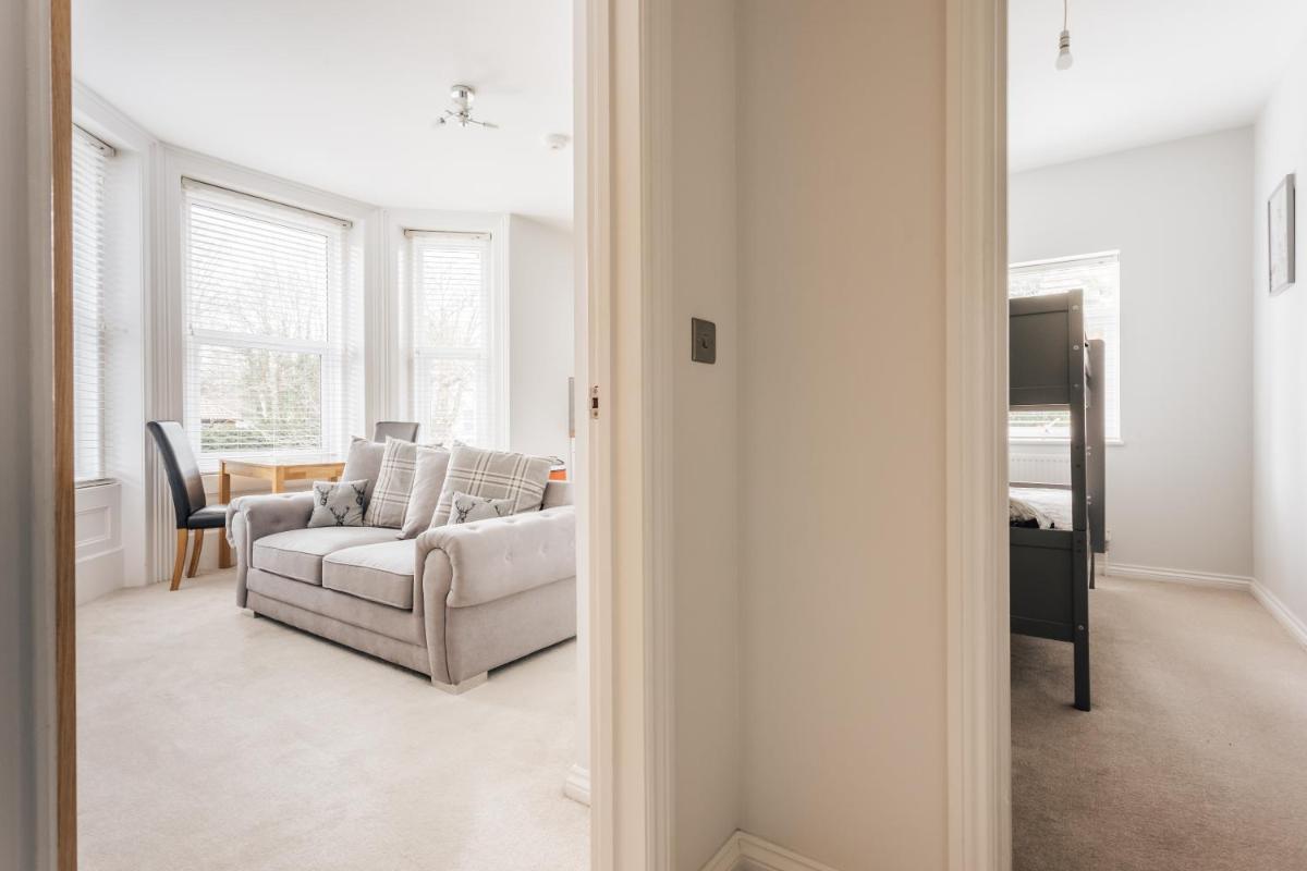 Holiday home near train station - Housity