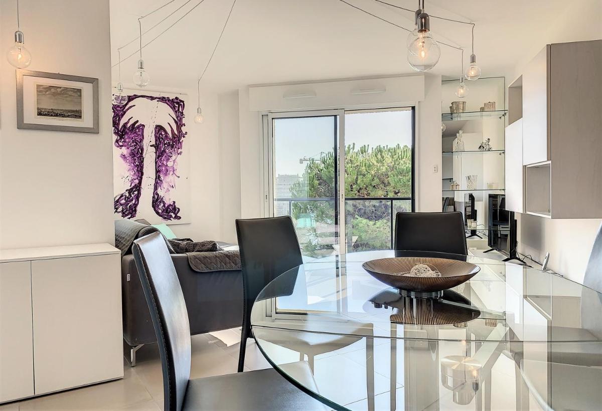 Sea view and terrasse near Monaco - Housity