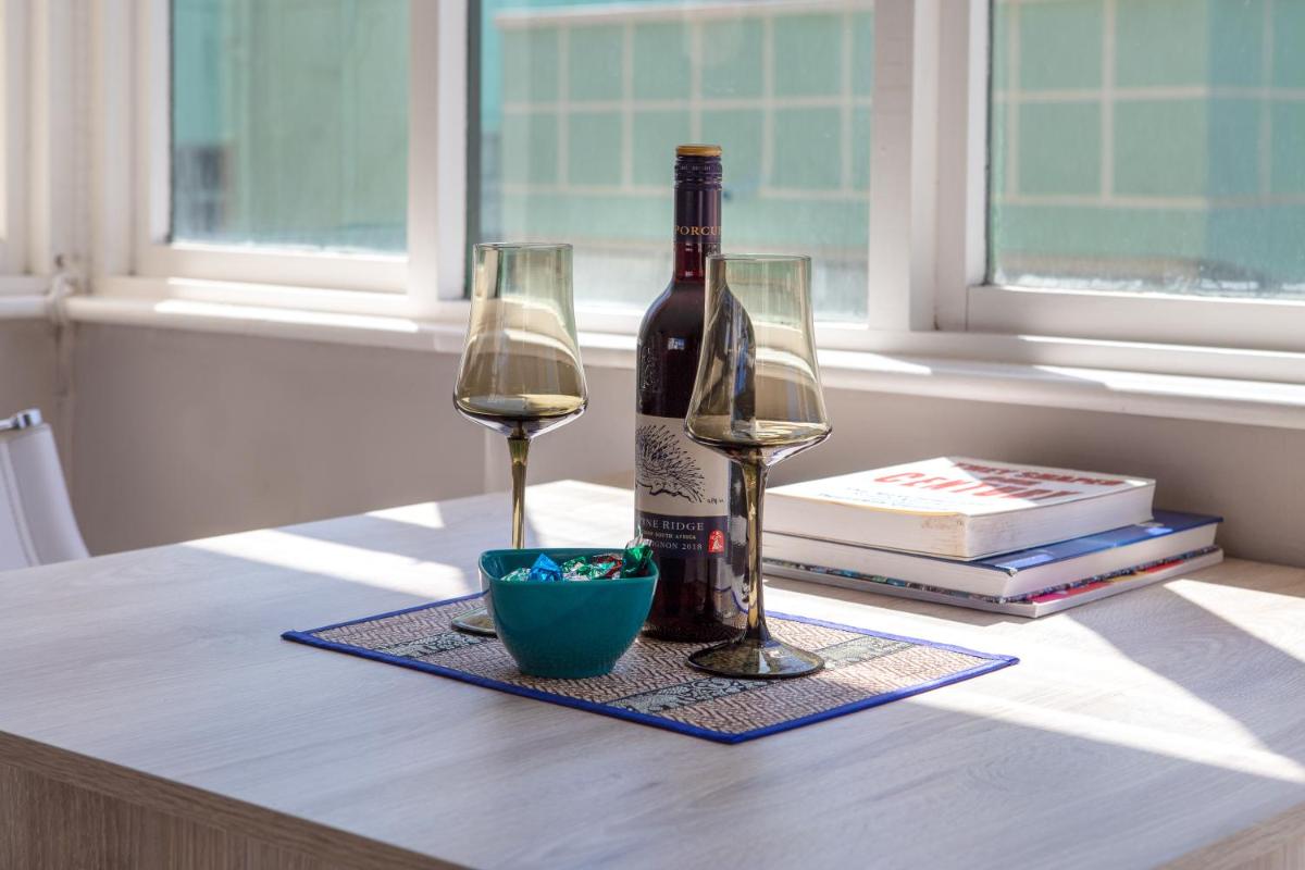 Cosy and Classy Sea Point Apartment - Housity