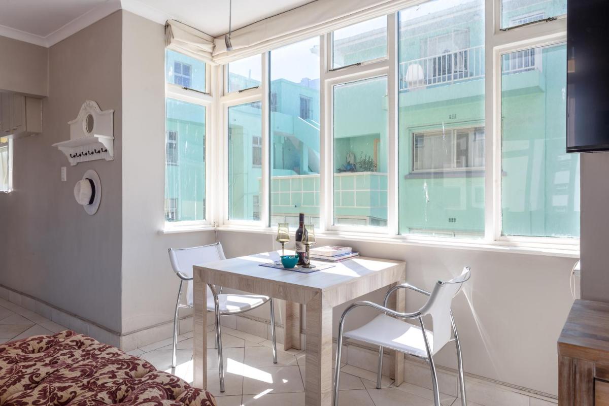 Cosy and Classy Sea Point Apartment - Housity