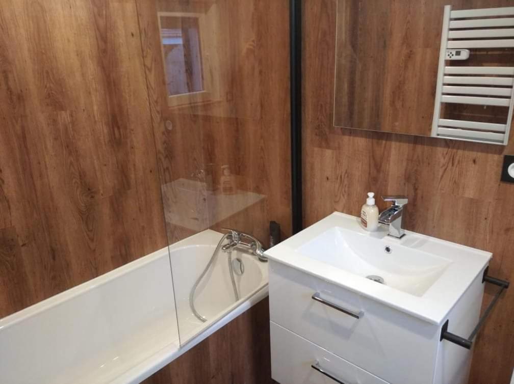Séjour au Jardin de Cupidon avec jacuzzi et sauna - Housity
