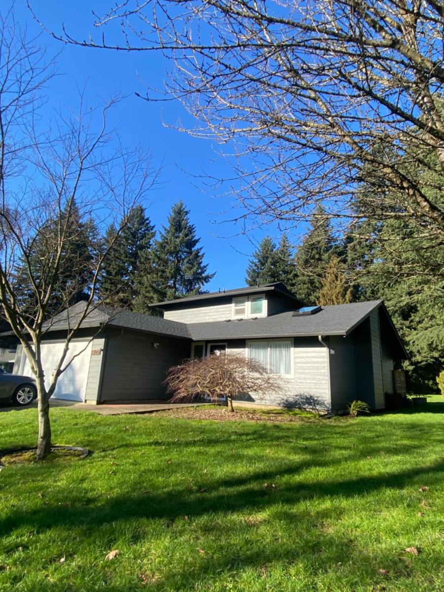 Cozy and Quiet Family Home in Park Setting Near PDX - Housity