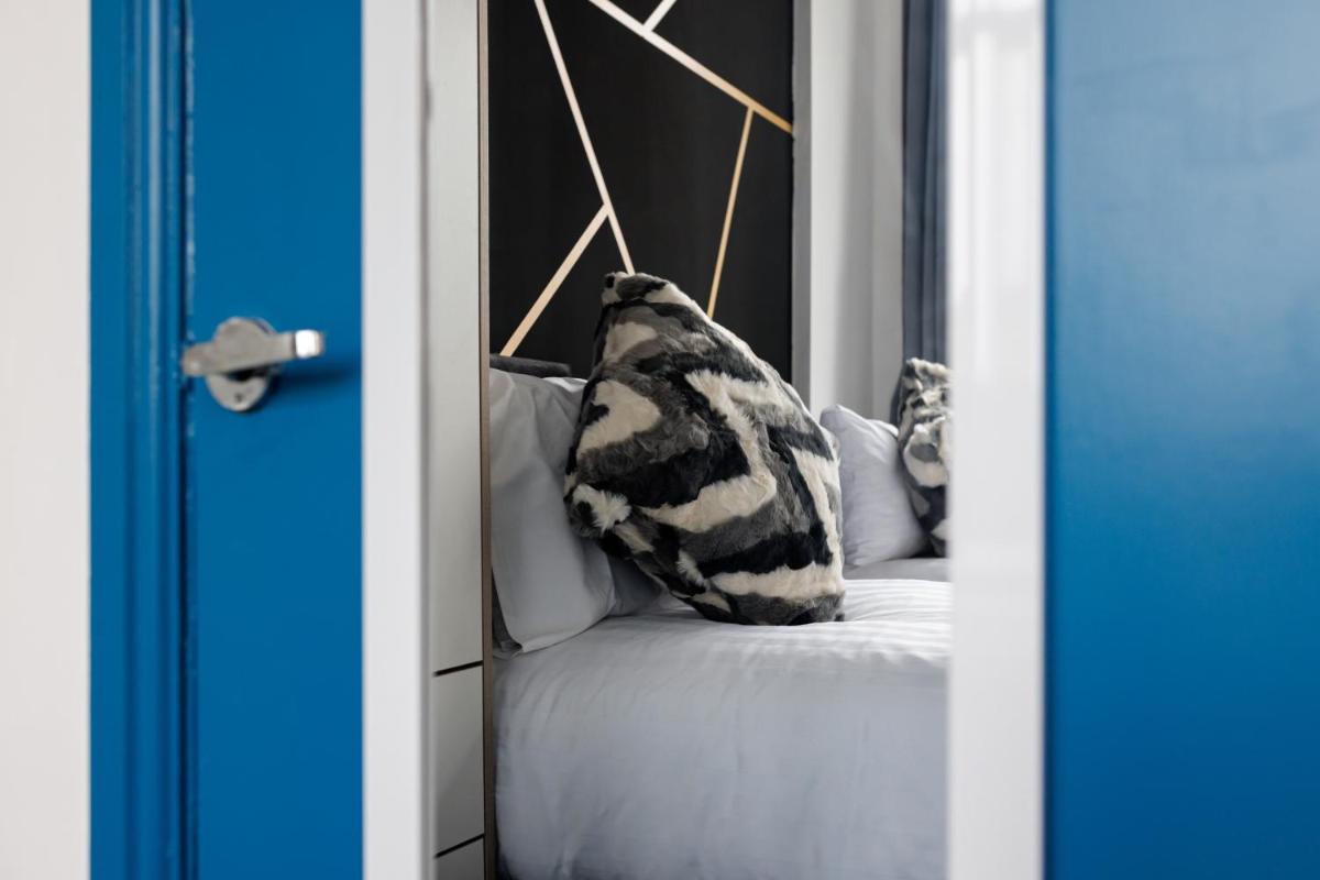 City Centre Studio 6 with Kitchenette, Free Wifi and Smart TV by Yoko Property - Housity