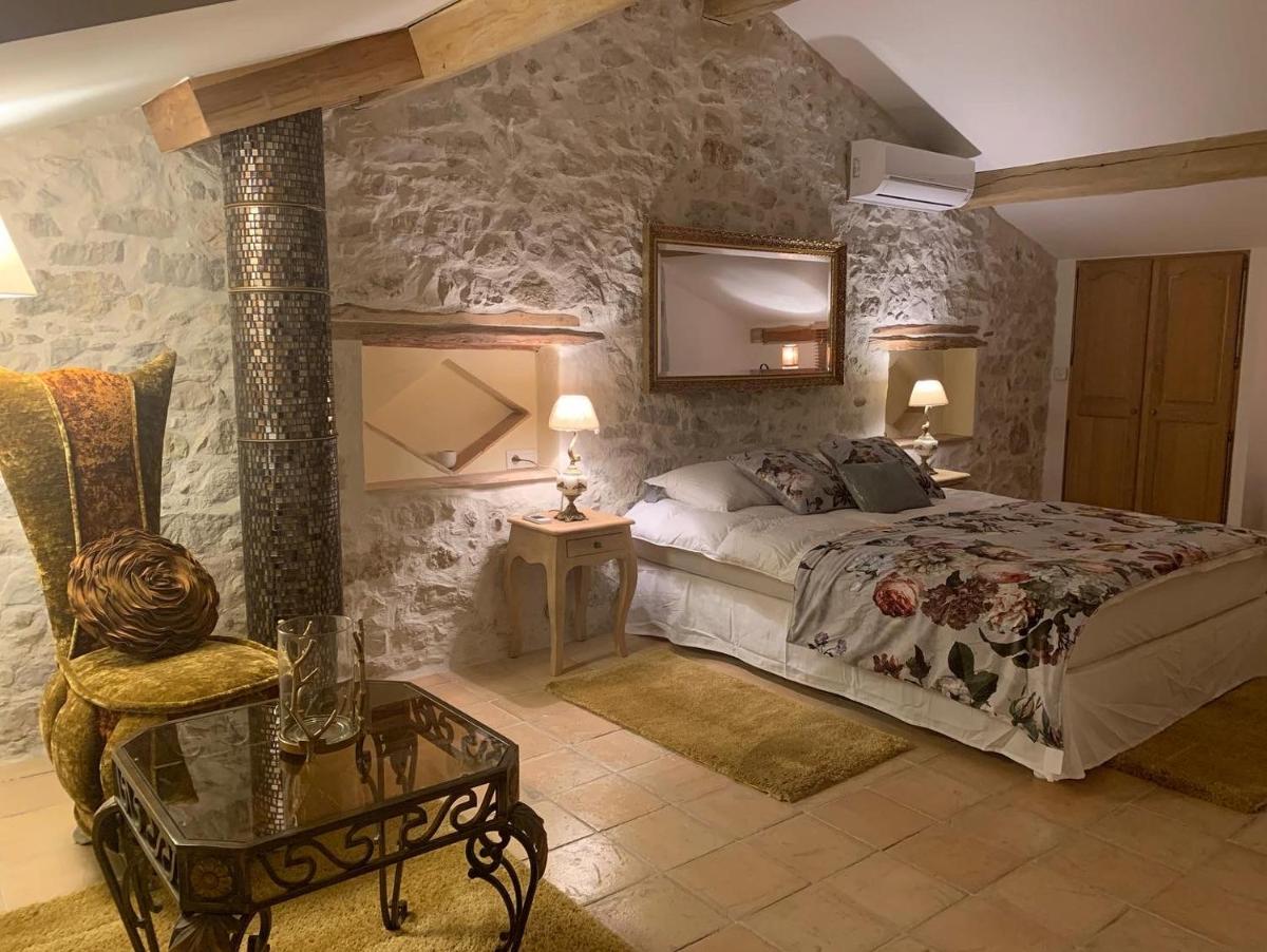 le mas des roses 1884 - Housity