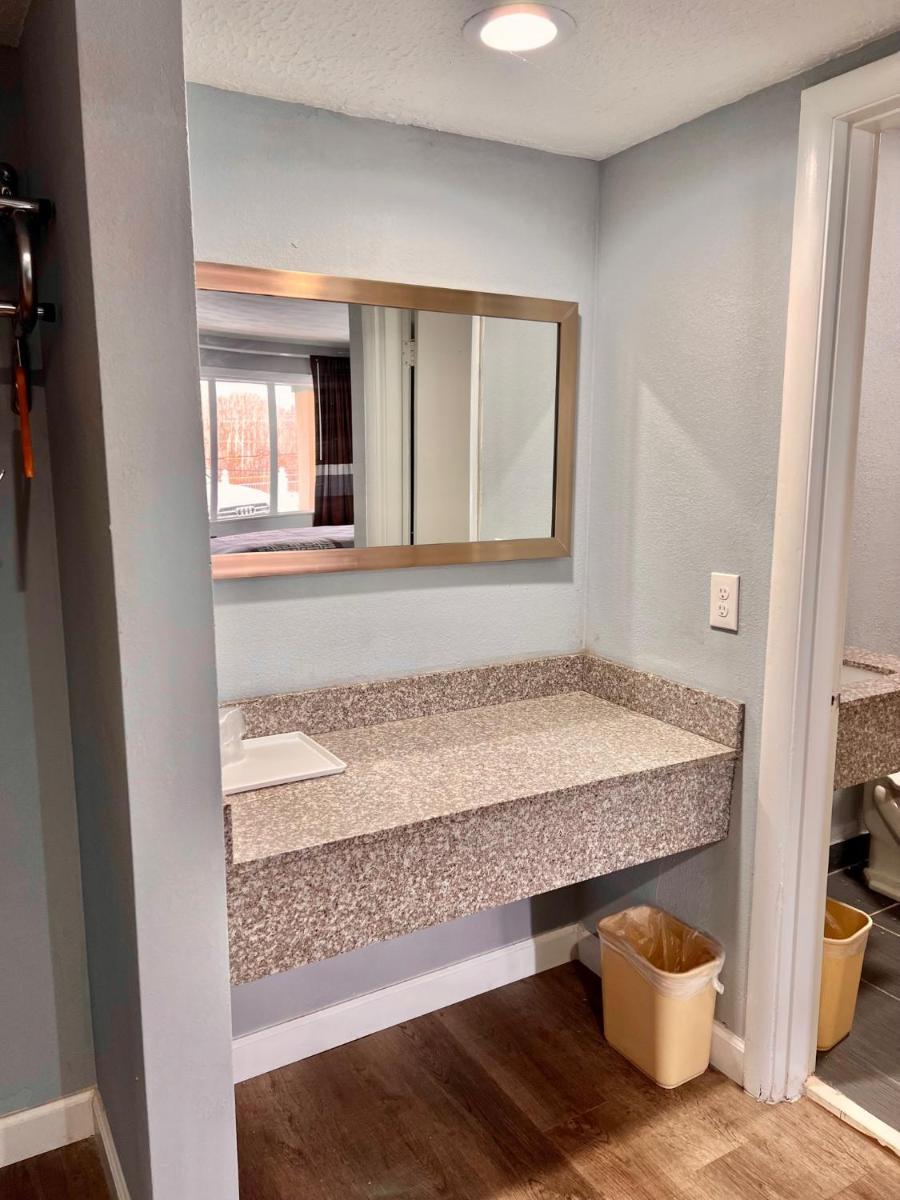 Knights Inn Madison Heights - Housity