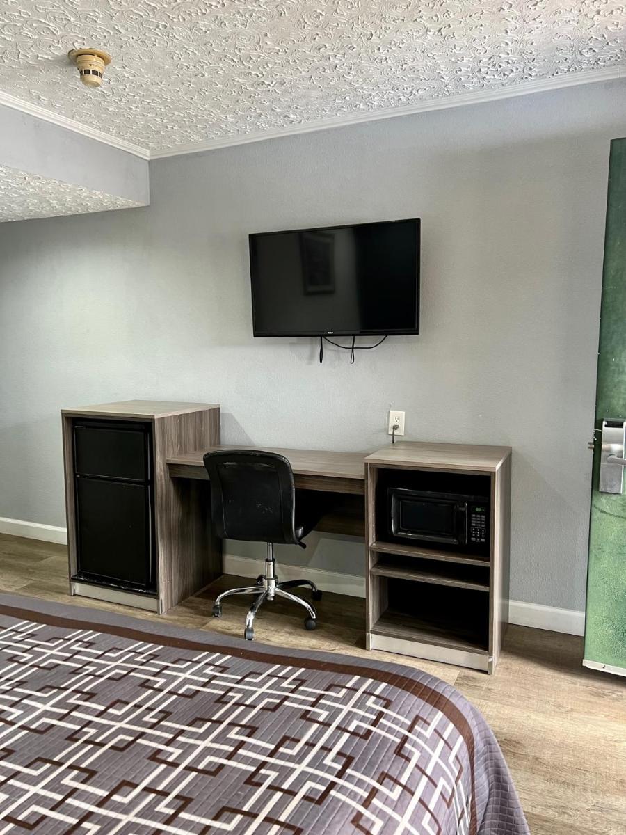 Knights Inn Madison Heights - Housity