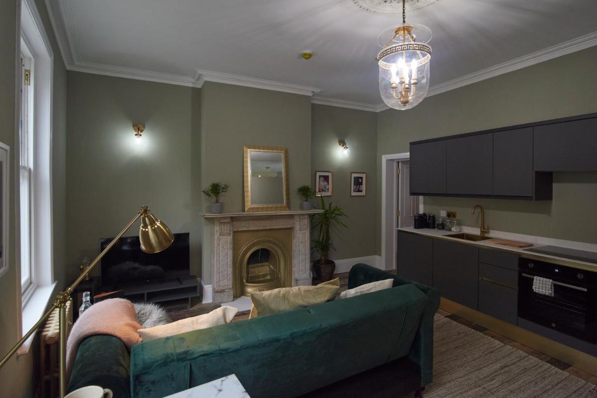 London Street Bath - Housity