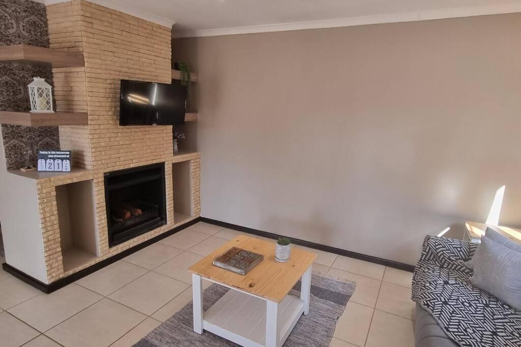 Spacious Cottage - Housity