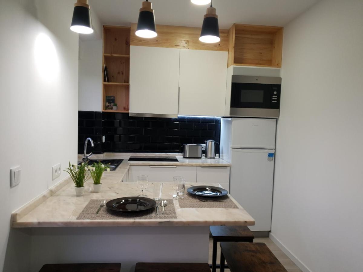 Henriqueta Maia Suits - Housity