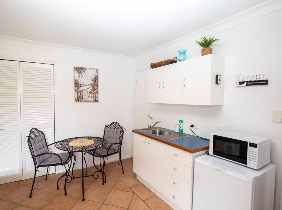 GORGEOUS STUDIO + 100M TO BEACH + POOL - Housity