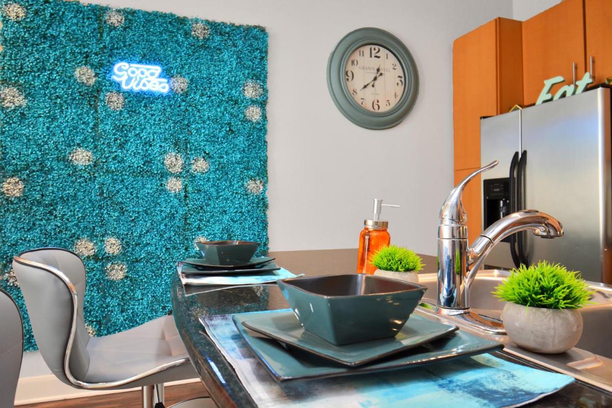Luxury Condo near Downtown Galleria - Housity