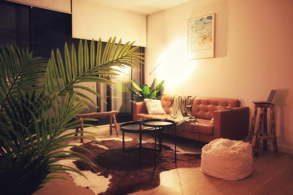 Unbeatable Water View - Housity