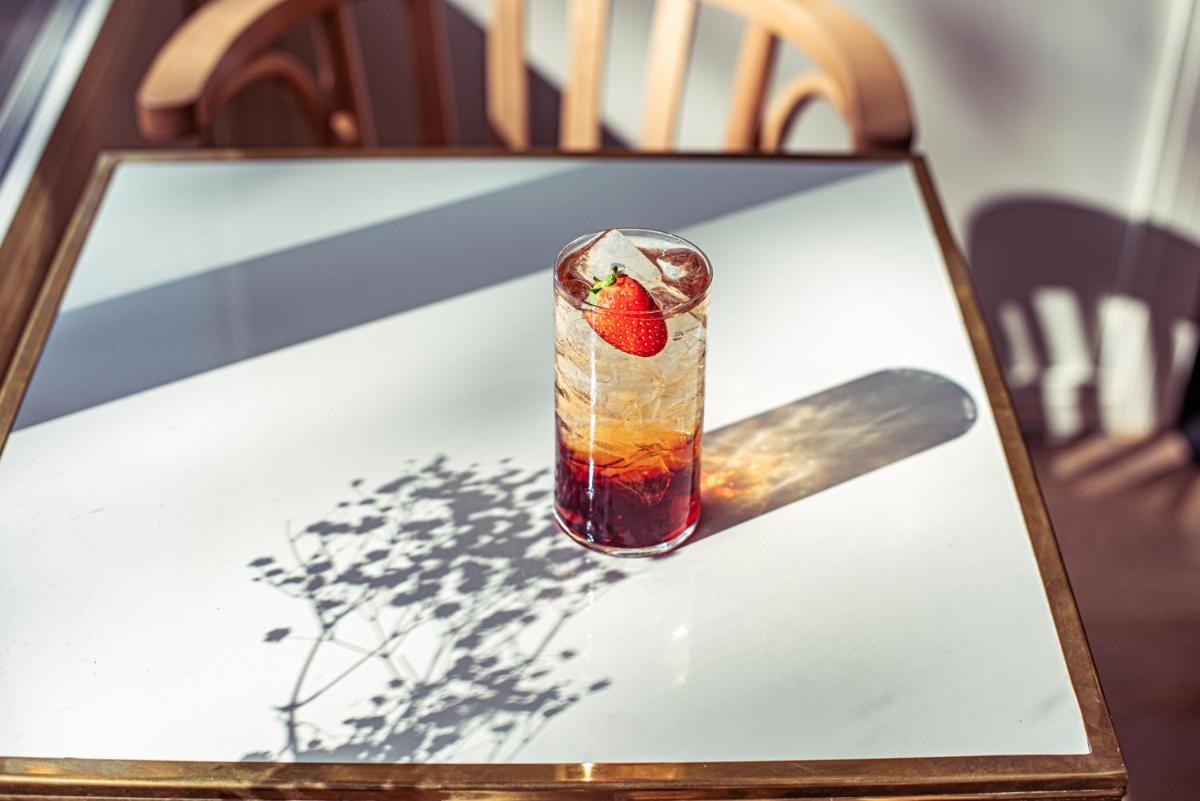 Boissons dans l'établissement Le Petit Beaumarchais Hotel & Spa