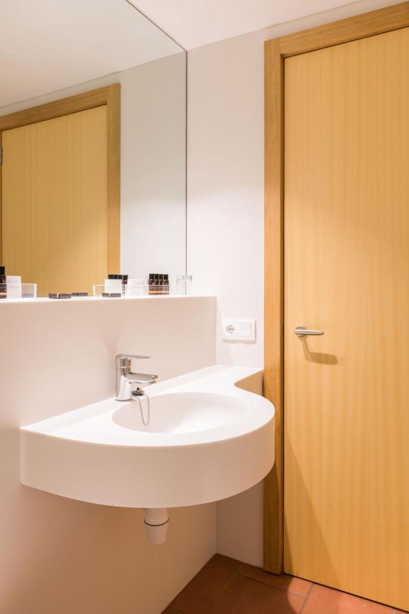 Un baño de Almadraba Park Hotel