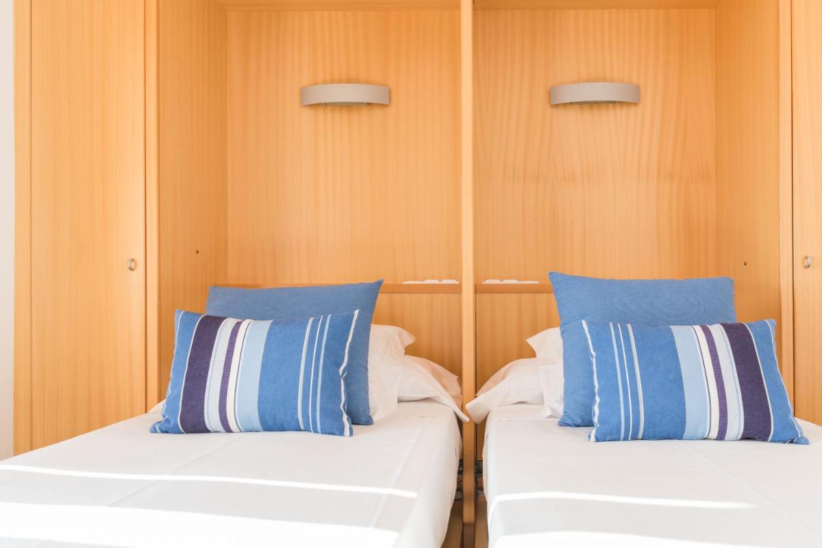 Cama o camas de una habitación en Almadraba Park Hotel