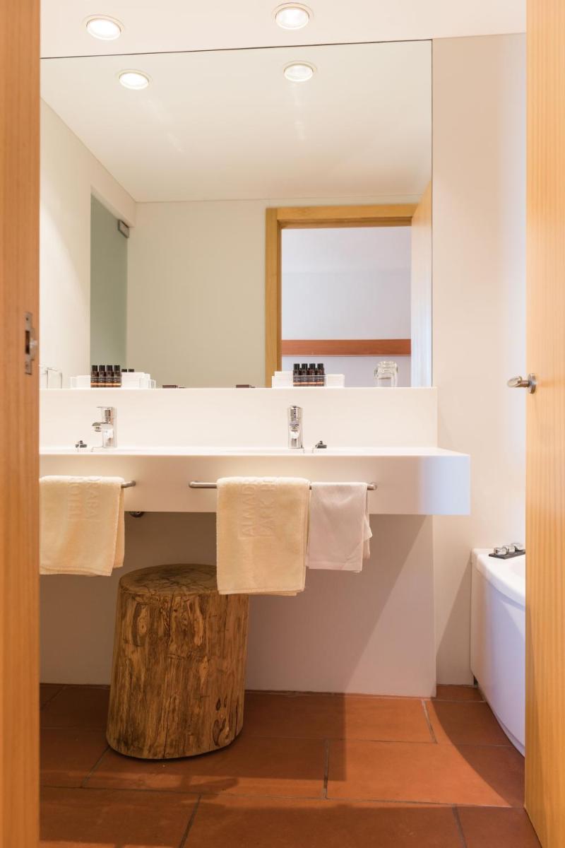 Un baño de Almadraba Park Hotel