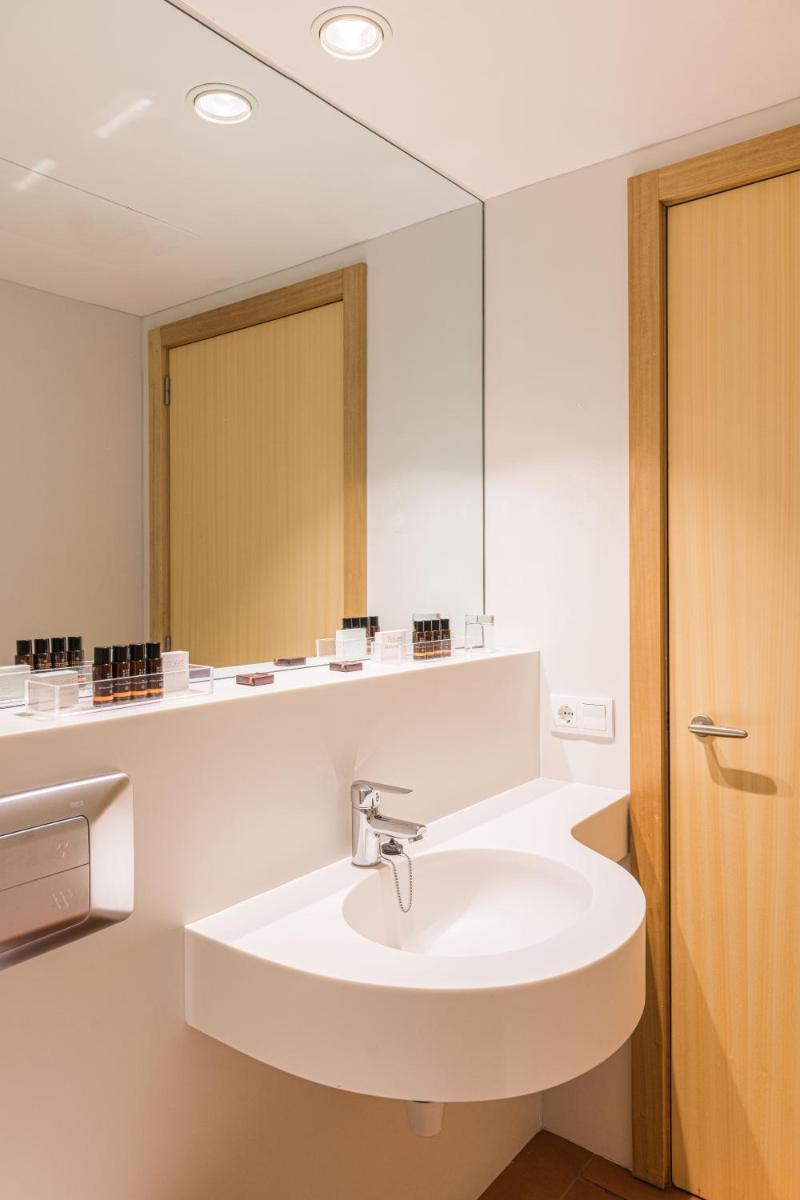 Un baño de Almadraba Park Hotel