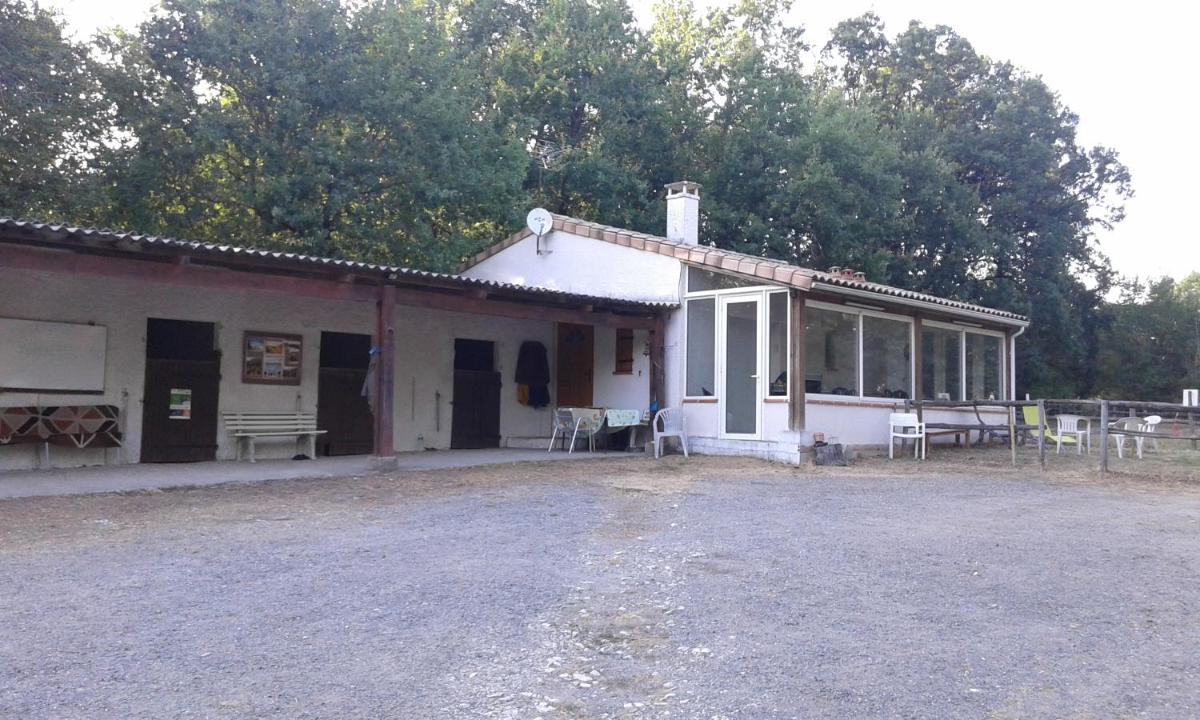 ferme équestre des abrons - Housity