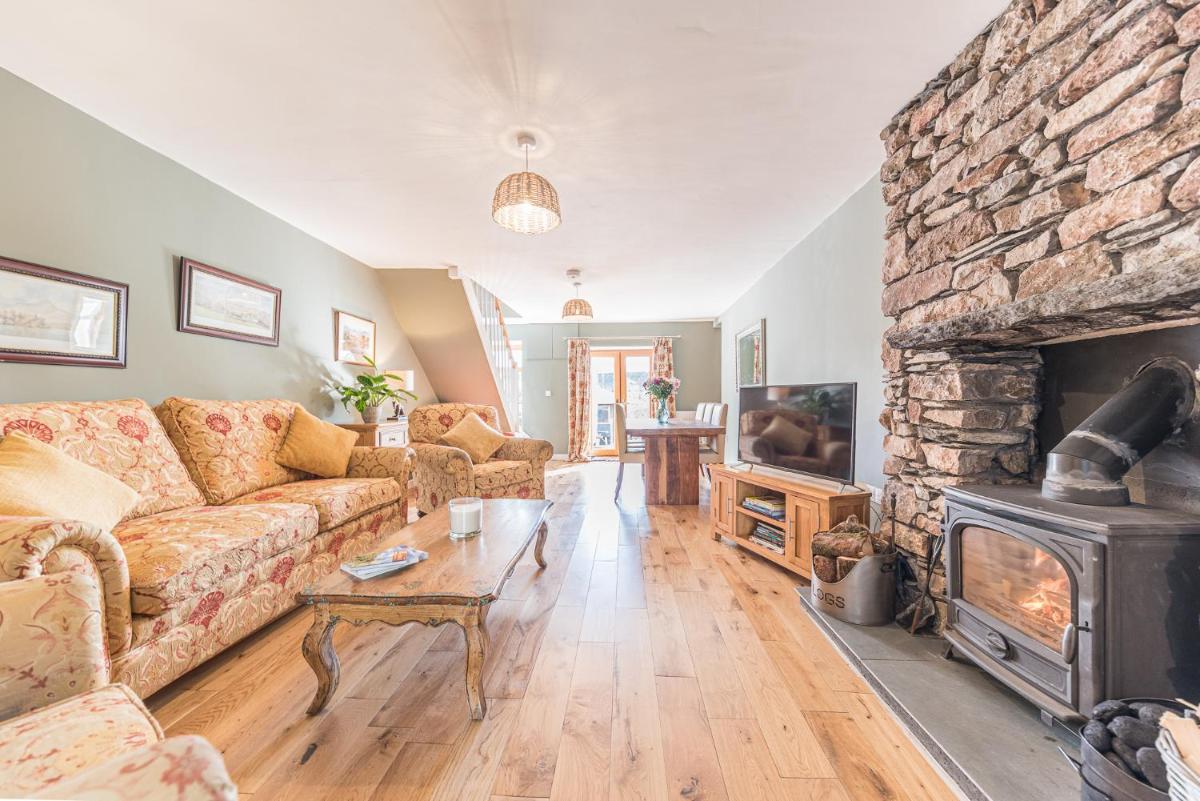 The Black Dog Cottage - Housity