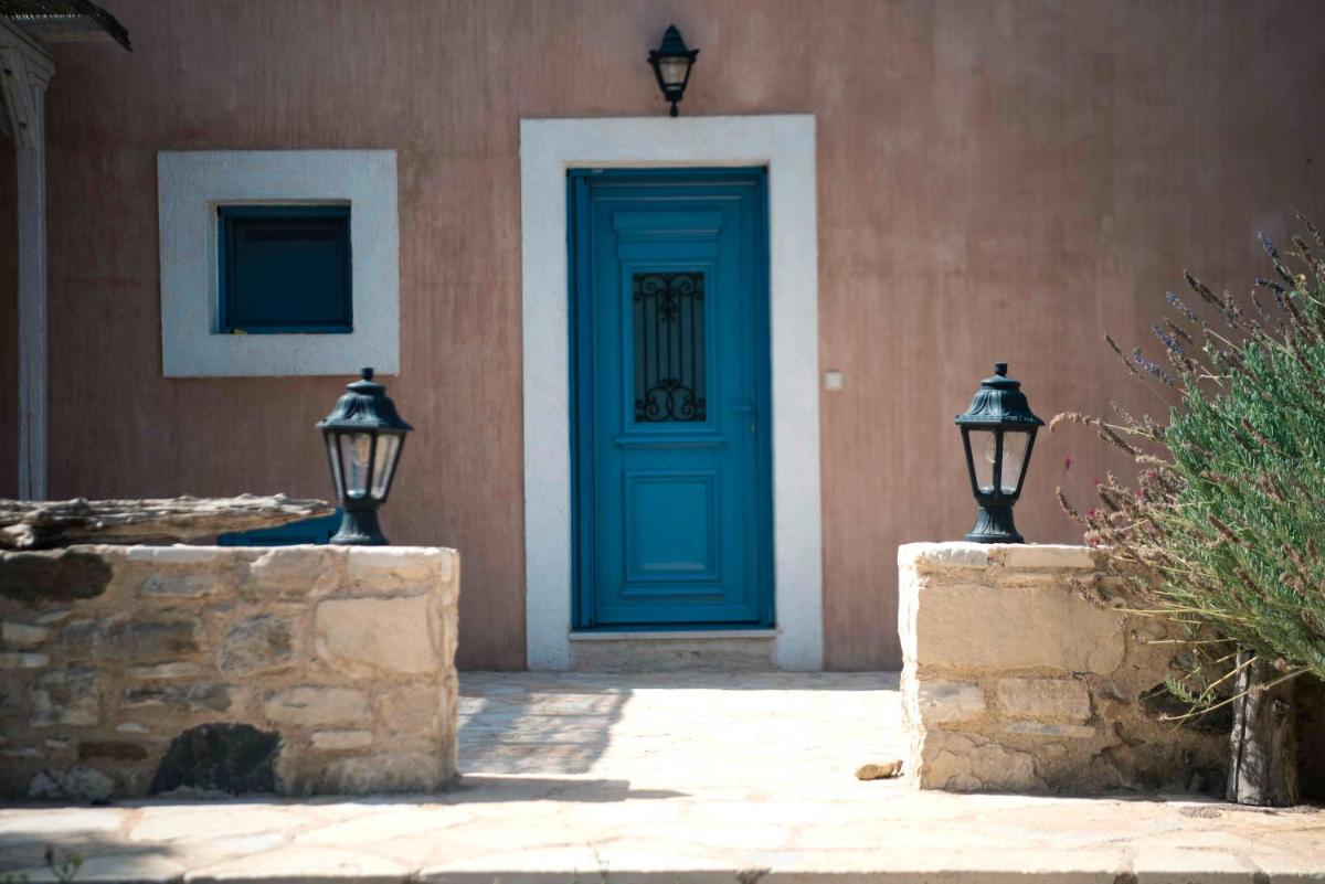 Chaihoutes stone House into Olive farm in Zia - Housity