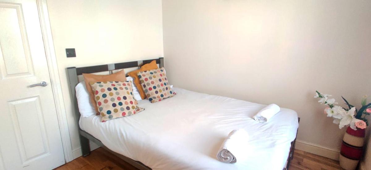Studio Flat near Liverpool st & Shoreditch London. - Housity