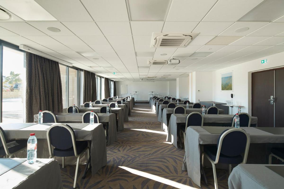 Espace de conférence ou salle de réunion dans l'établissement Westotel Pornic Côte de Jade