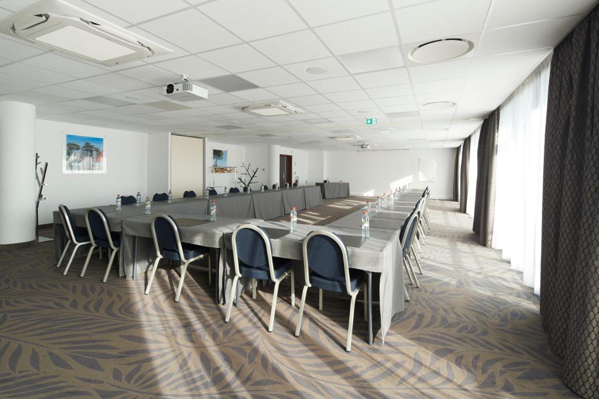 Espace de conférence ou salle de réunion dans l'établissement Westotel Pornic Côte de Jade