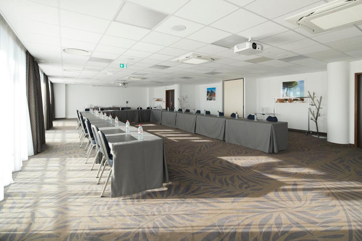 Espace de conférence ou salle de réunion dans l'établissement Westotel Pornic Côte de Jade