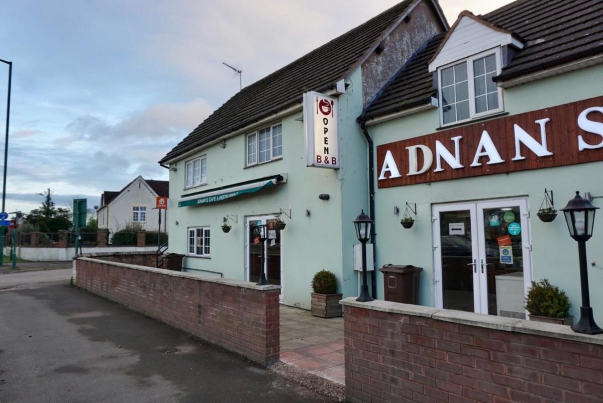 Adnans Hotel - Housity