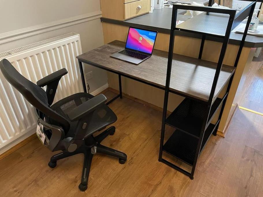 Emily house with Lovely one bed home in Bicester with free parking - Housity