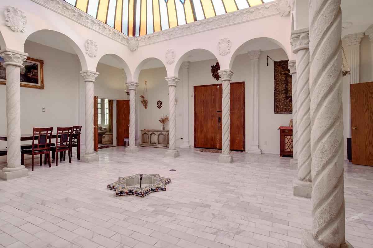 Villa de San Rafael Guest House, Lovely & Charming - Housity
