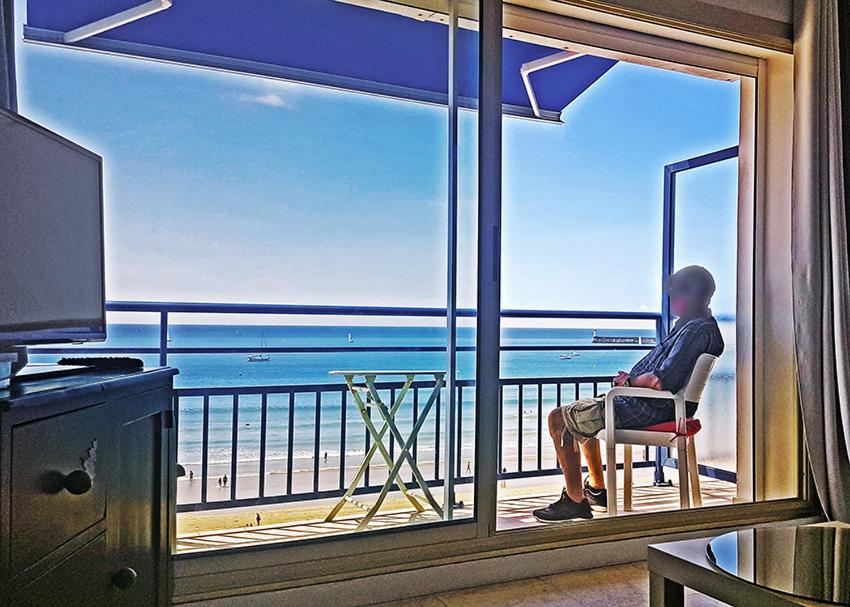 STUDIO MEUBLE Face mer vue imprenable sur la mer, parking et fibre gratuits - Housity