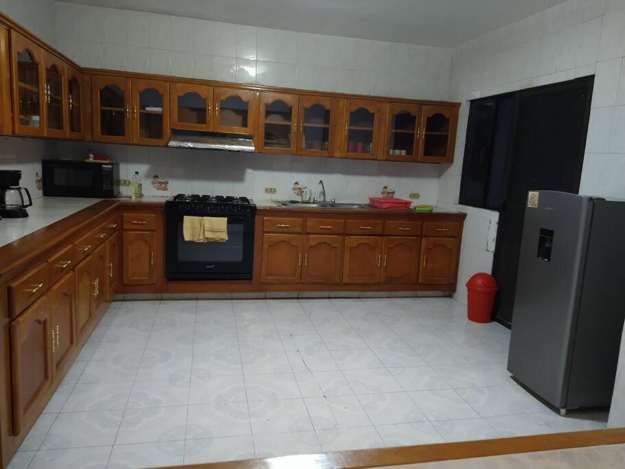 HERMOSA CASA EN CUERNAVACA: JARDÍN DEL LAGO - Housity