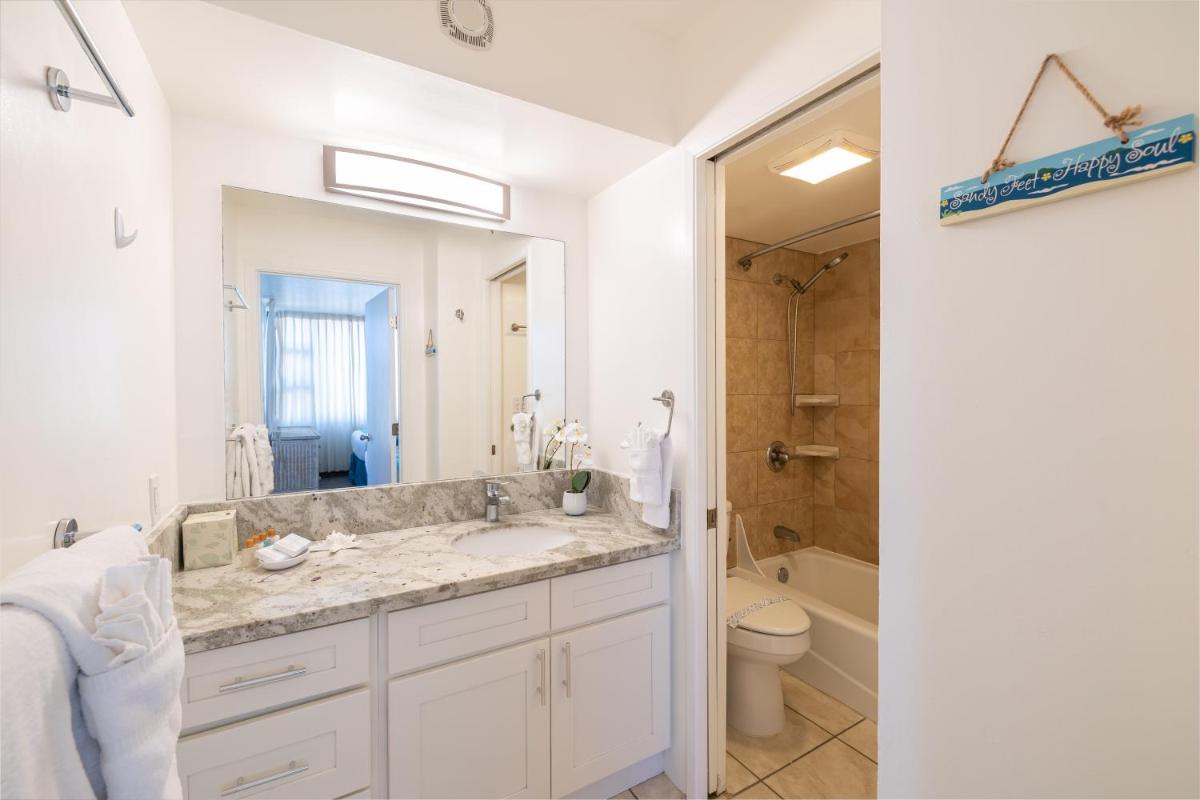 Waikiki Escapade Mountain Views Condo, Steps to Beach with Parking Perk - Housity
